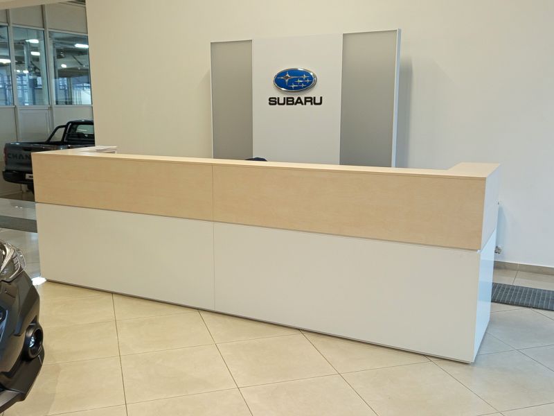 Стіл-ресепшен для дилера Subaru (2255)