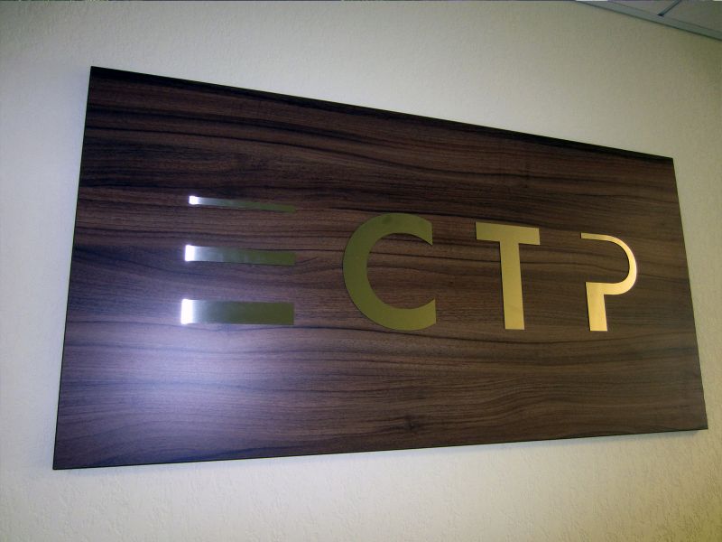 Виробництво табличок для офісу у Києві